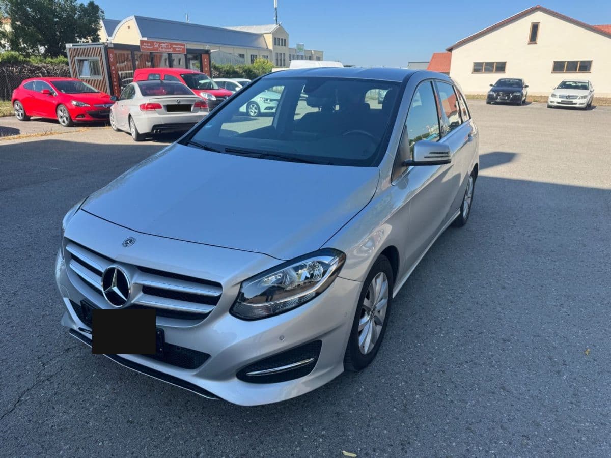 Mercedes-Benz B 180